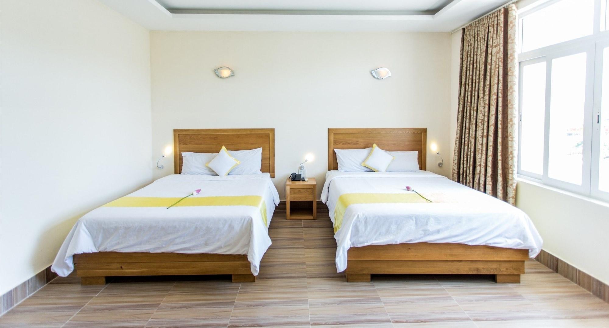 Hoang Yen Hotel 2 Куинён Экстерьер фото