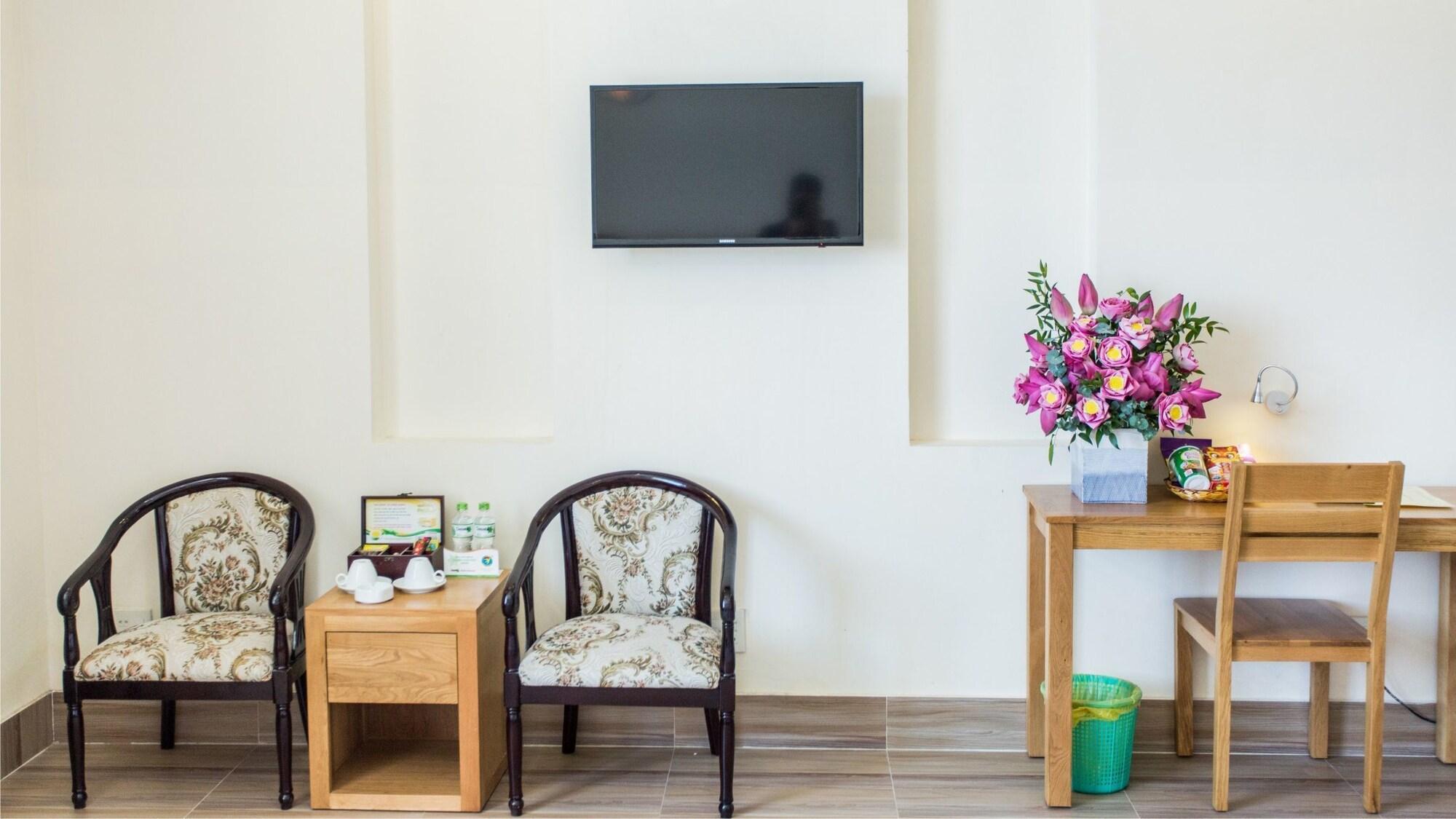 Hoang Yen Hotel 2 Куинён Экстерьер фото