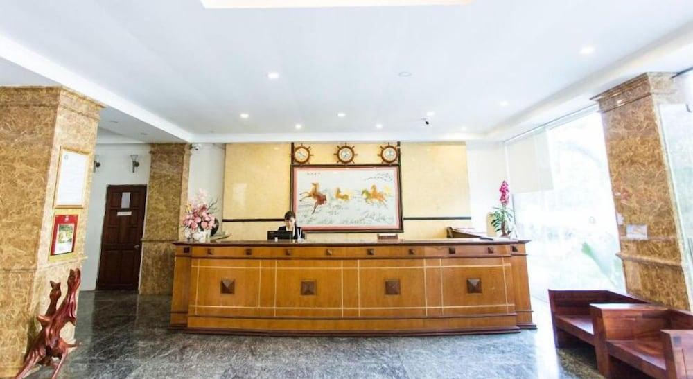 Hoang Yen Hotel 2 Куинён Экстерьер фото