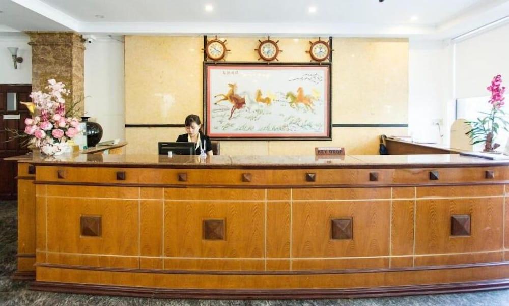 Hoang Yen Hotel 2 Куинён Экстерьер фото