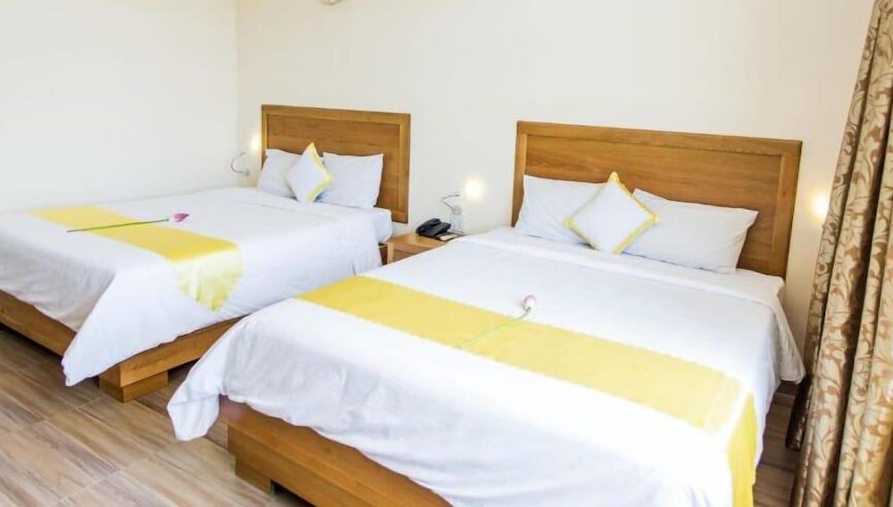 Hoang Yen Hotel 2 Куинён Экстерьер фото