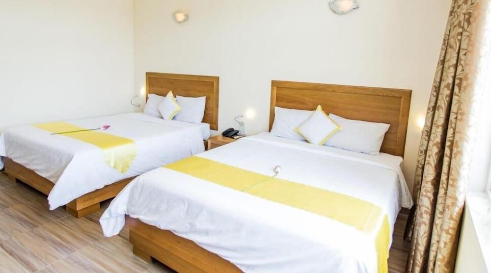 Hoang Yen Hotel 2 Куинён Экстерьер фото