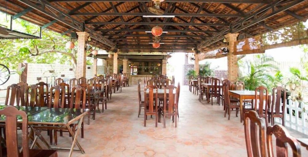 Hoang Yen Hotel 2 Куинён Экстерьер фото
