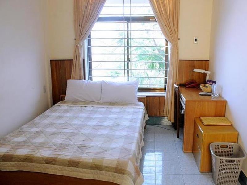Hoang Yen Hotel 2 Куинён Экстерьер фото
